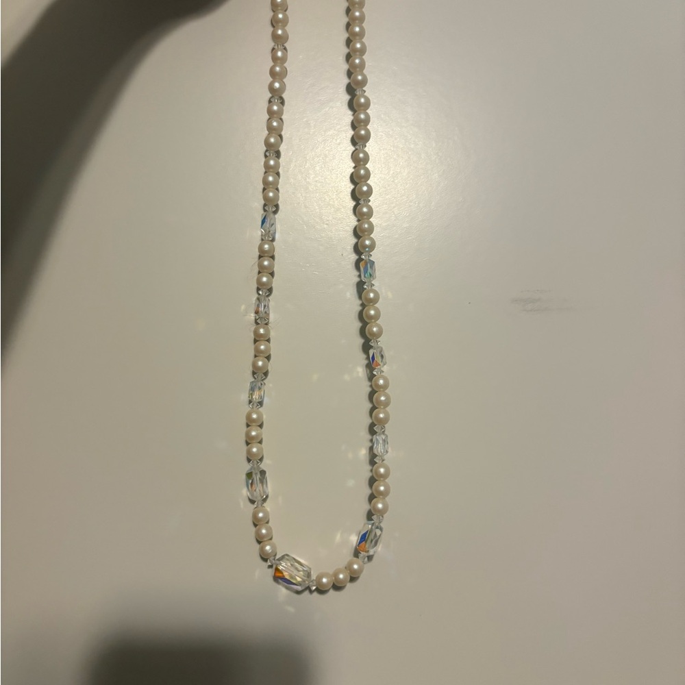 Elegant Pearl and Crystal Necklace
